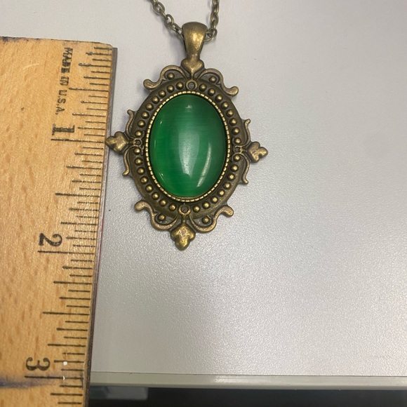 Vintage Green Pendant Necklace - Picture 4 of 5
